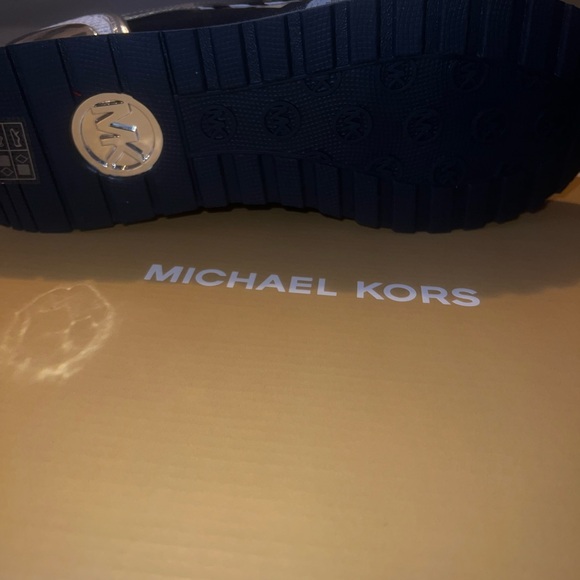 BRAND NEW! Gorgeous MK Maddie trainers with stunning chrome piping. Size 8.5M - Picture 3 of 5